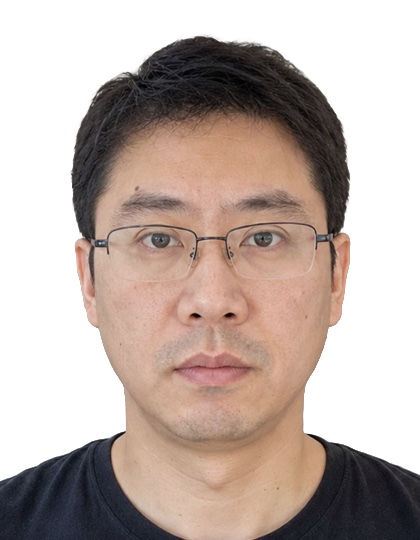 Portrait 35 by 45 millimetre result for man with glasses